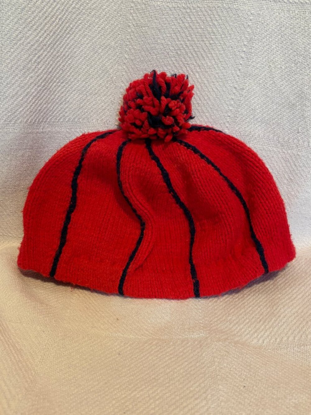 Vintage-style handmade knitted hat – red & black